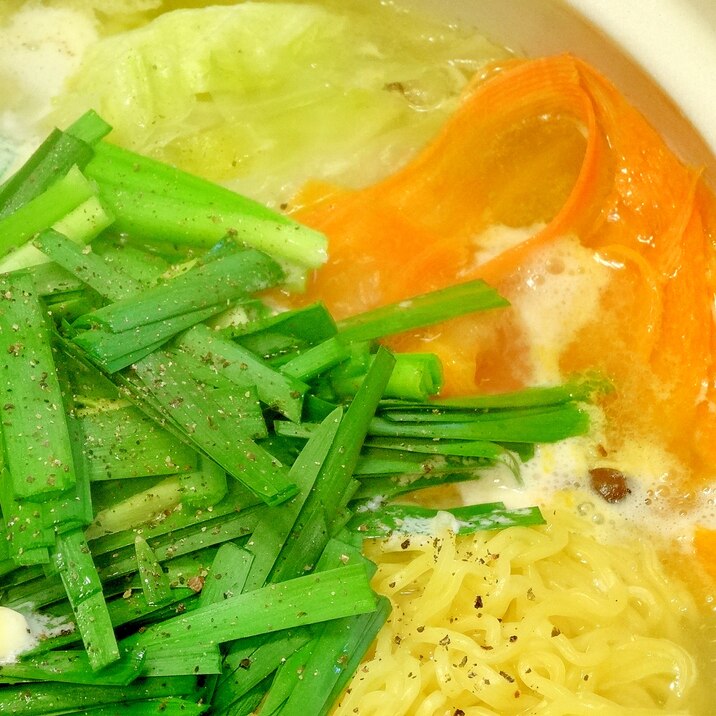 昆布とにんにくの出しが決め手☆野菜沢山！ラーメン鍋